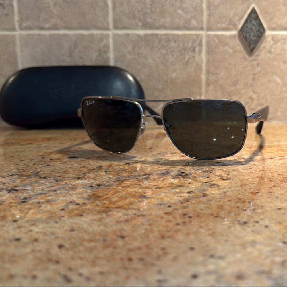 Men’s Ray-Ban Black Polarized Sunglasses RB3483 with Case